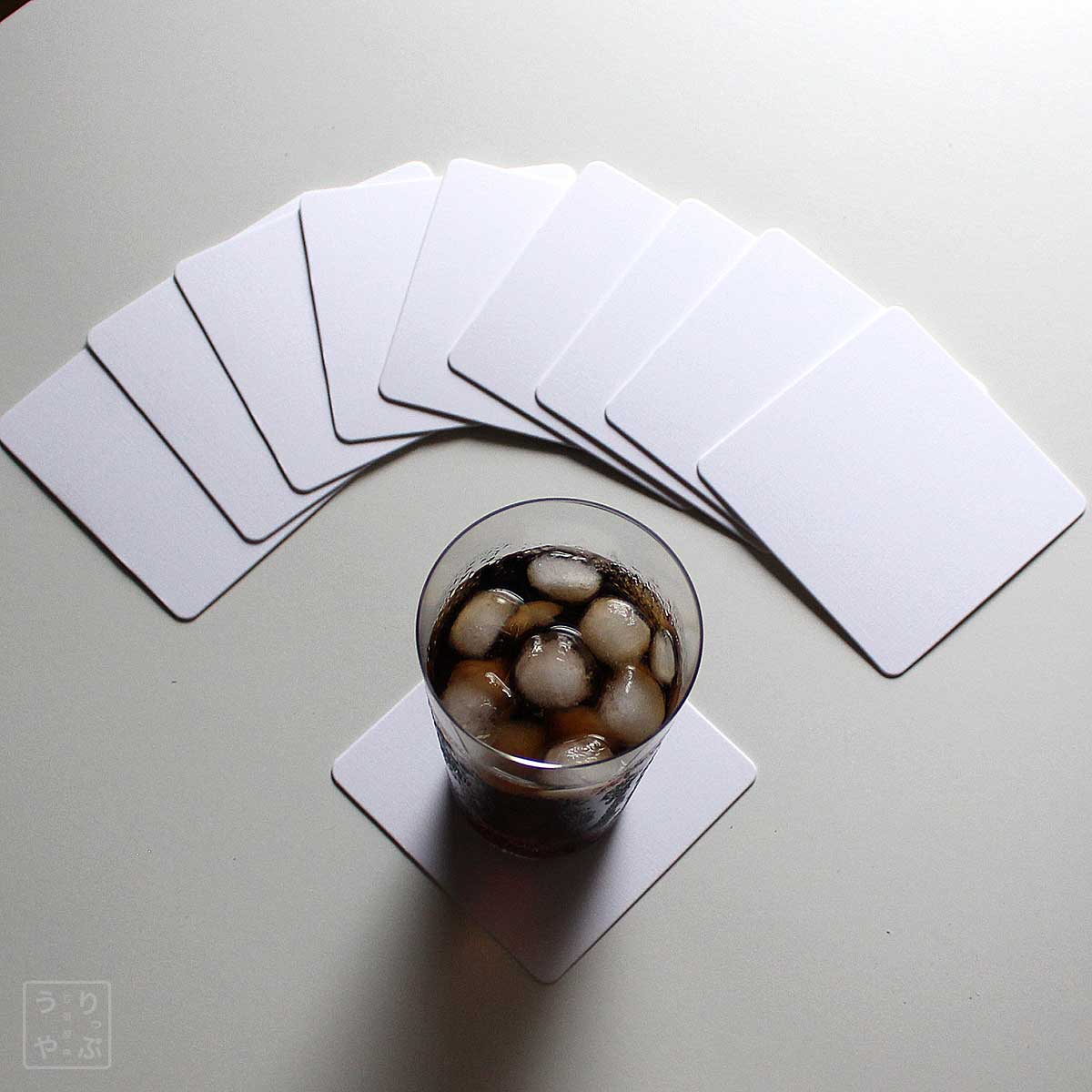 紙製コースター 白 角型 9cm角 1mm厚 10枚 斜め上から