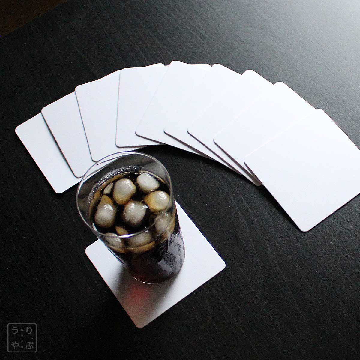 紙製コースター 白 角型 9cm角 1mm厚 10枚 斜め上から